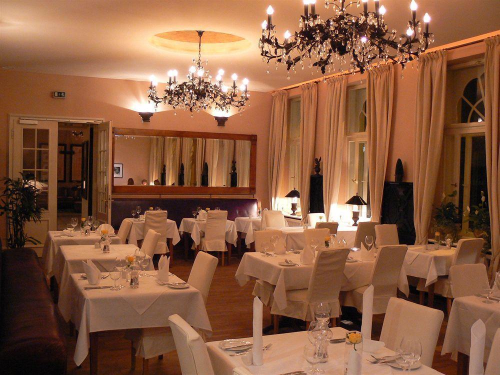 שוורין Hotel Niederlaendischer Hof מסעדה תמונה